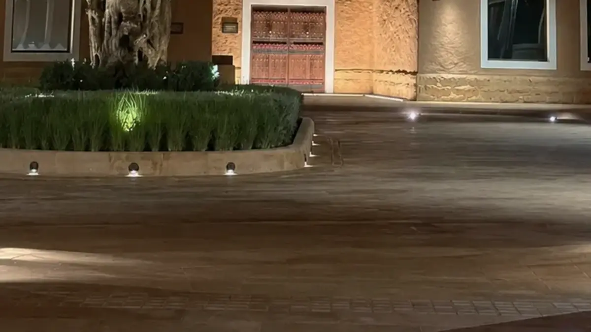بناء بيوت الطين التراثية في الجوف