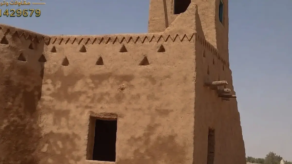تنفيذ أبراج الطين التراثية في الحدود الشمالية