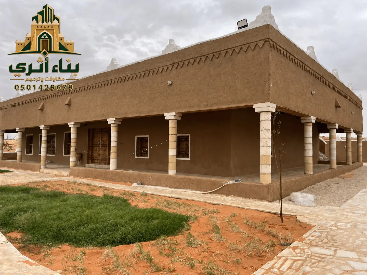 برج طيني بتفاصيل دفاعية في منطقة القصيم ضمن أعمال البناء والترميم التراثي