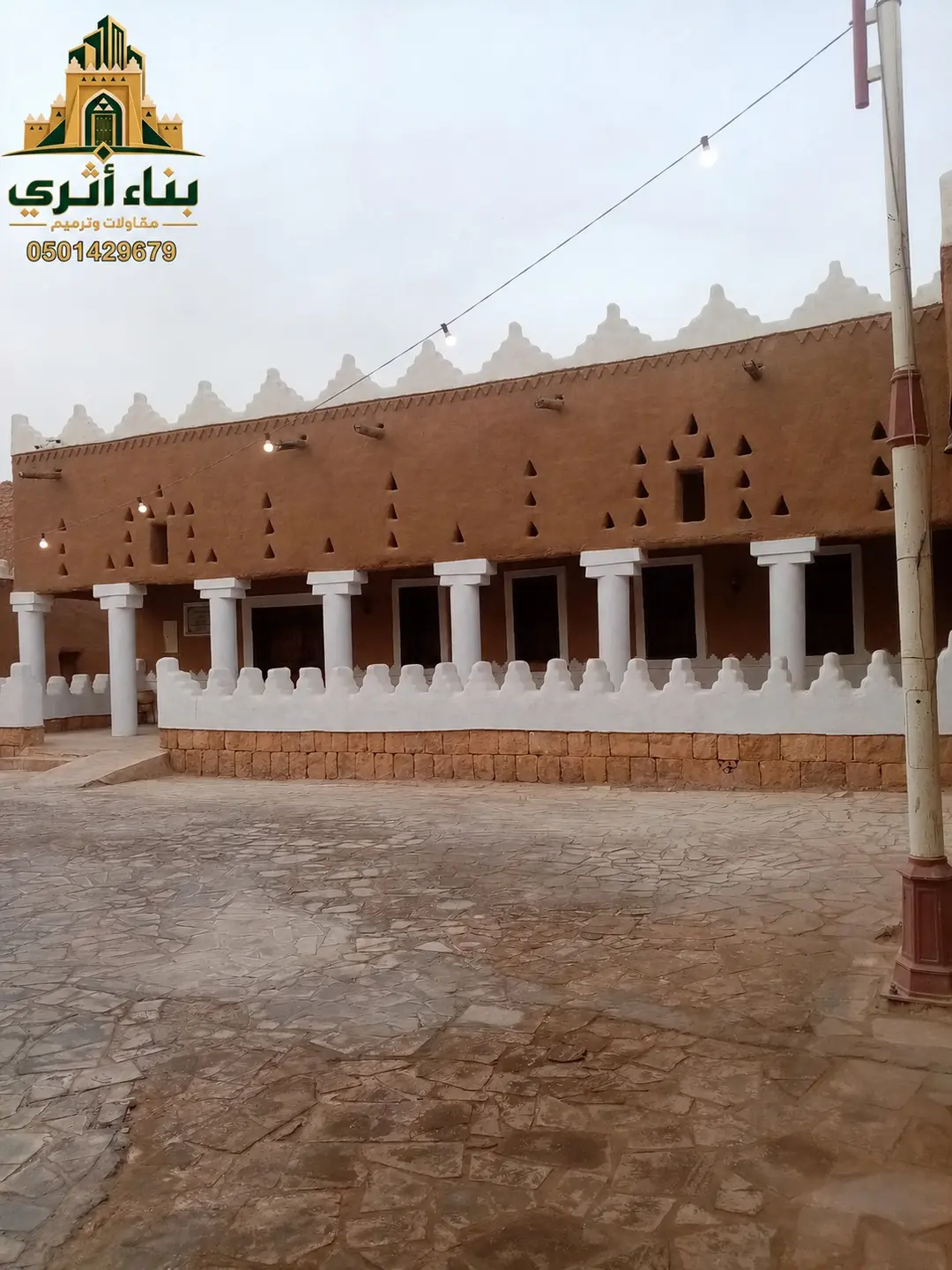 أسوار طينية للمواقع التراثية في منطقة تبوك ضمن أعمال البناء والترميم التراثي
