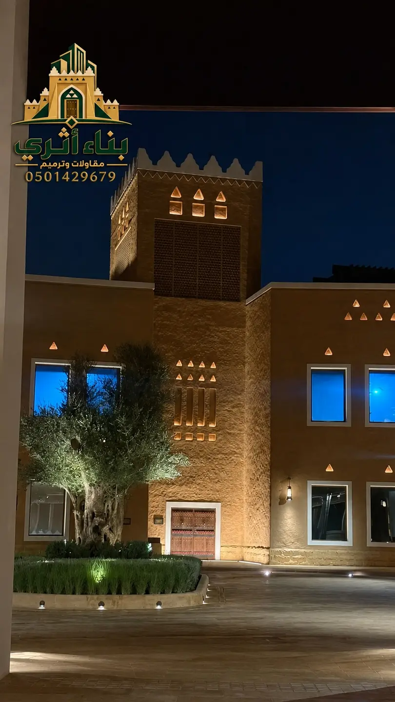 برج طيني بتفاصيل دفاعية في منطقة عسير ضمن أعمال البناء والترميم التراثي