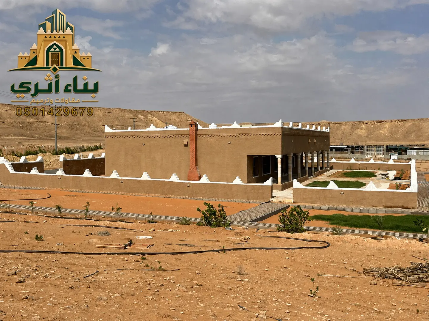 تركيب جريد النخل التقليدي في منطقة تبوك ضمن أعمال البناء والترميم التراثي
