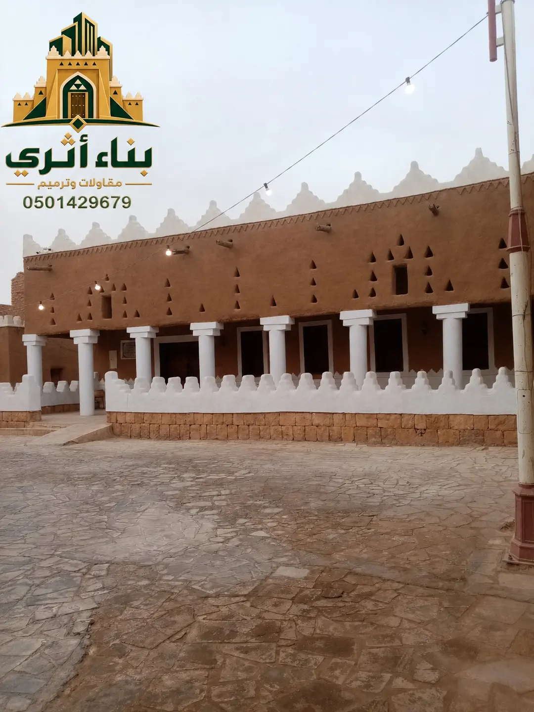 ممر تراثي بملمس طيني في منطقة الجوف ضمن أعمال البناء والترميم التراثي