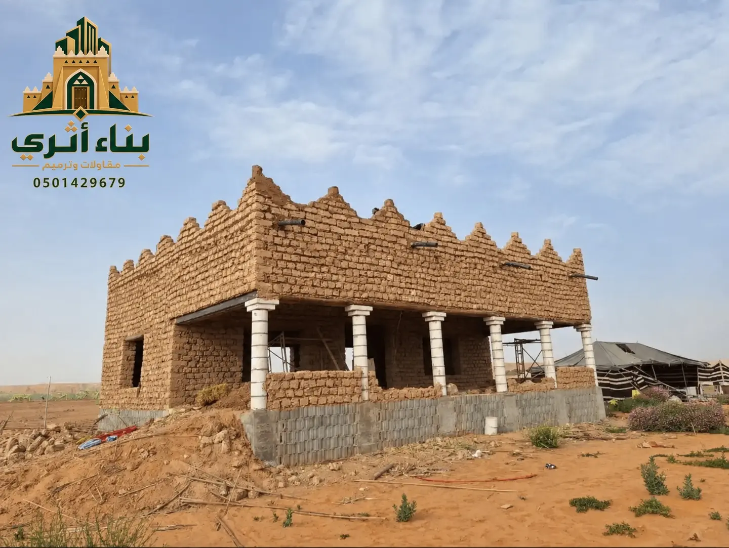 زخارف مثلثة مستوحاة من نجد في منطقة نجران ضمن أعمال البناء والترميم التراثي